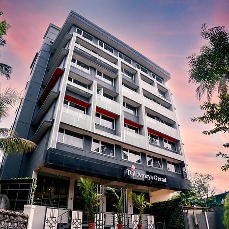 Tgi Ameya Grand Hotel Panadzsi Kültér fotó
