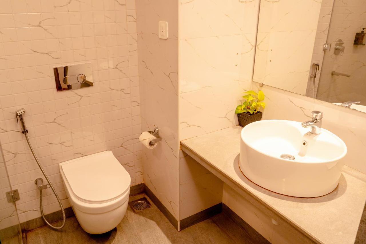 Tgi Ameya Grand Hotel Panadzsi Kültér fotó