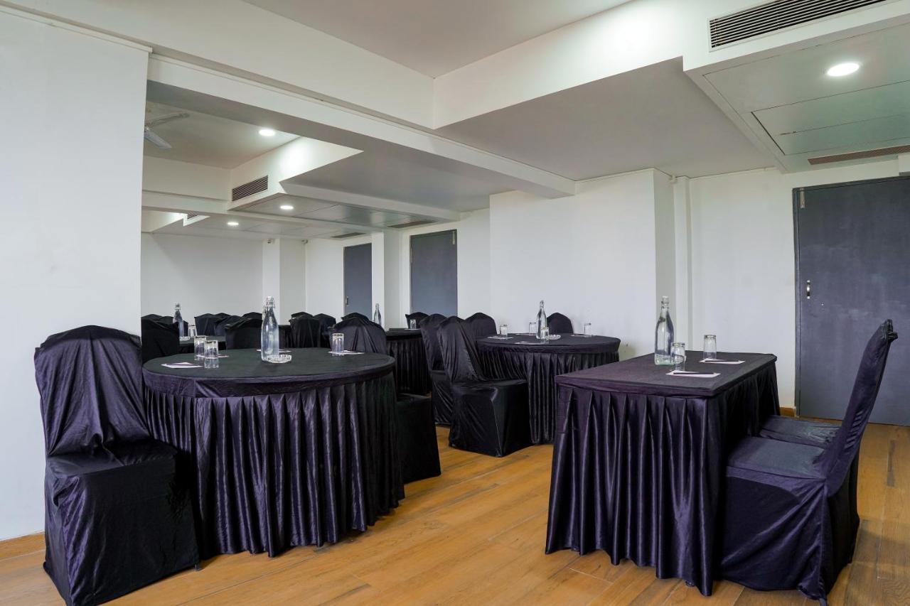 Tgi Ameya Grand Hotel Panadzsi Kültér fotó