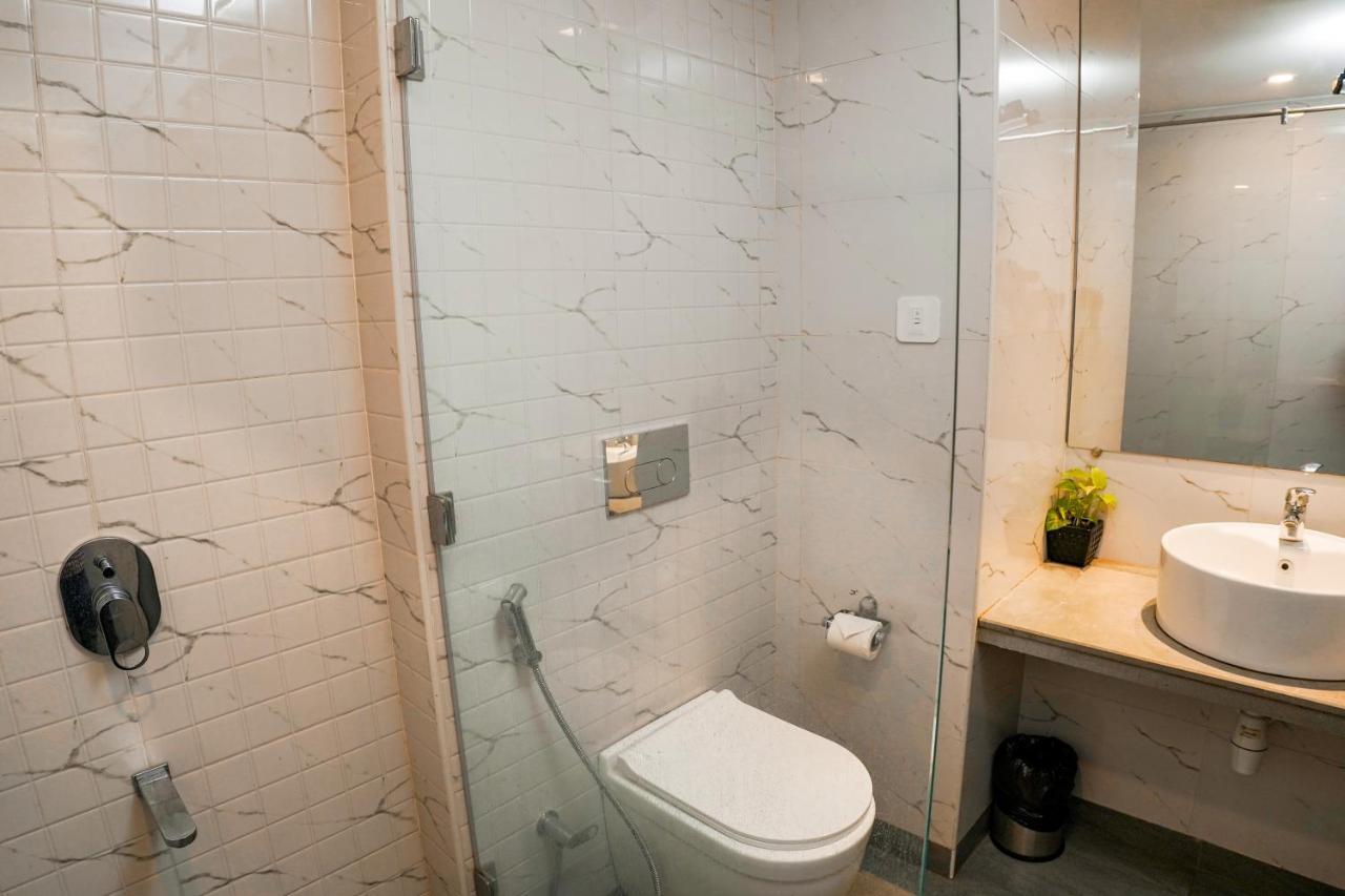 Tgi Ameya Grand Hotel Panadzsi Kültér fotó